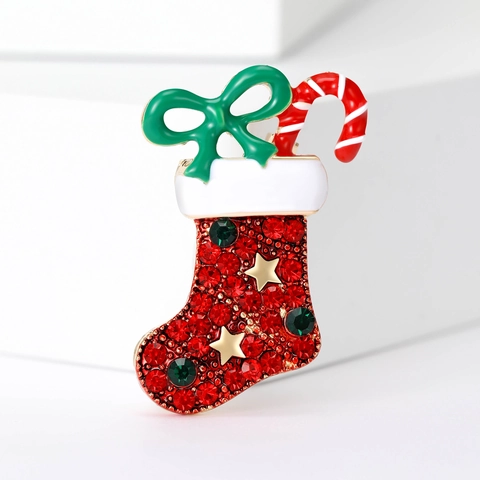 Broche Chaussette de Noël Festive Strass Émail Épinglette de Noël pour Femmes Cadeau de Fête Bijoux en Alliage d'Or