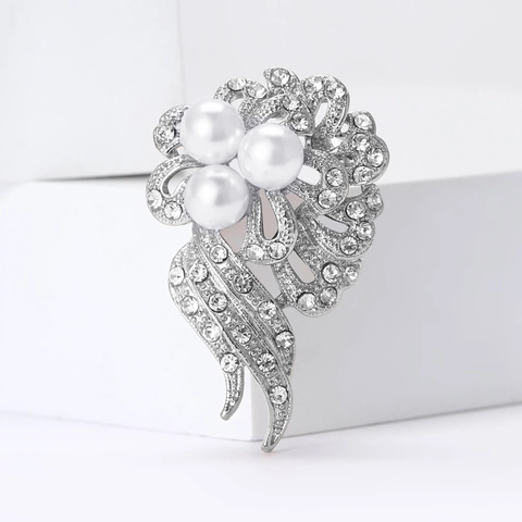 Elegant Alloy Flower Brooch With White Imitation Artificial Pearls And Sparkling Rhinestones For Women Wedding Party Jewelry Accessory