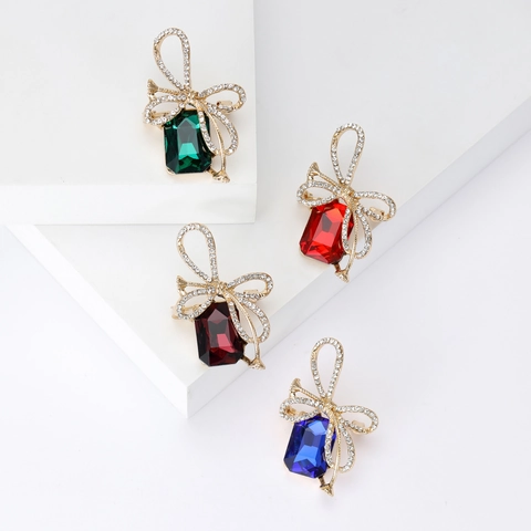 Vintage Alloy Rhinestone Bowknot Brooch Elegant Large Rectangular Gemstone Lapel Pin For Women Suit Dress Accessories