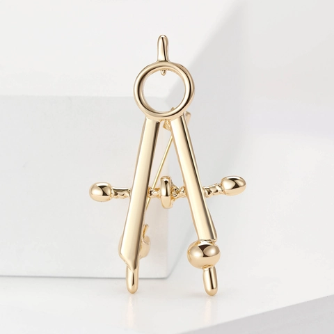 Niche Alloy Compass Shaped Brooch Creative Artistic Stationery Design Pin Gold Silver Plated Metal Badge Jewelry Accessory Women