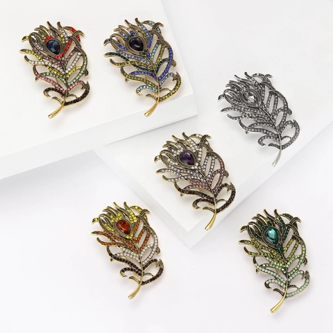 Vintage Peacock Feather Brooch For Women High-End Alloy Rhinestone Inlaid Animal Pin For Suits Dress Party Decoration