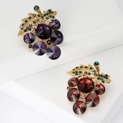 Vintage Elegant Grape Brooch Pin For Women Alloy Rhinestone Inlaid Fruit Shape Fashion Corsage Dress Accessories Jewelry Gift