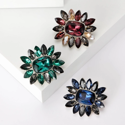 Vintage Alloy Rhinestone Sunflower Brooch For Women Elegant Crystal Floral Breastpin For Suit Dress Wedding Party Jewelry