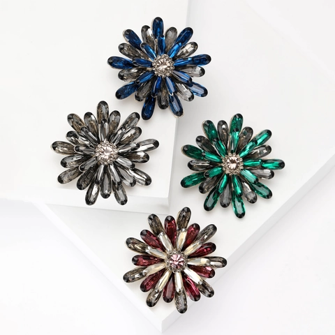 Luxurious Alloy Rhinestone Sunflower Brooch Vintage Floral Pin For Women Suits Dresses Banquet Party Fashion Jewelry Gift