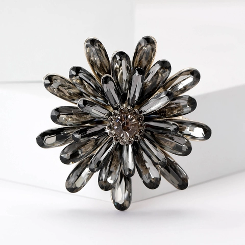 Luxurious Alloy Rhinestone Sunflower Brooch Vintage Floral Pin For Women Suits Dresses Banquet Party Fashion Jewelry Gift