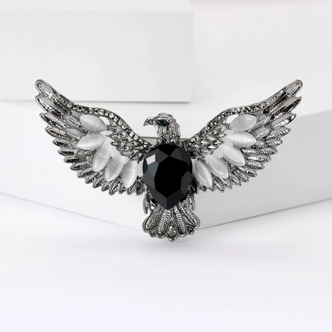 Retro Alloy Eagle Brooch For Women Luxurious Rhinestone Animal Pin Elegant Suit Coat Lapel Decoration Banquet Jewelry