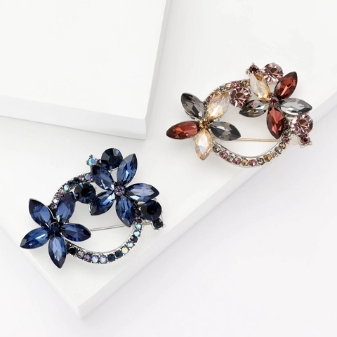 Mode Legierung Strass Blume Kranz Brosche Elegante Florale Girlande Nadel Für Damen Kleid Anzug Schmuck Zubehör