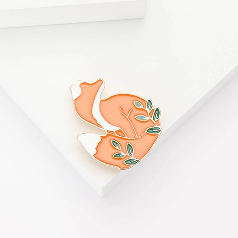 Cartoon Cute Fox Enamel Brooch For Women Alloy Animal Lapel Pin Orange White Fox Jewelry For Suit Coat Dress Accessories
