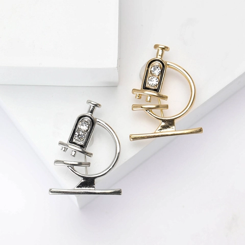 Broche de Aleación con Forma de Microscopio Creativo Incrustaciones de Strass Alfiler de Solapa Médico Científico Oro Plata para Médicos