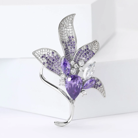 Elegante Spilla a Giglio per Donna in Rame con Zirconi Intarsiati per Completi Cheongsam Matrimonio Gioielli Regalo