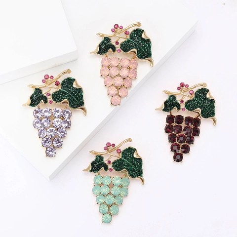 Fashion Alloy Rhinestone Grape Brooch Pin For Women Elegant Fruit Shape Inlaid Crystal Corsage Accessory For Daily Party