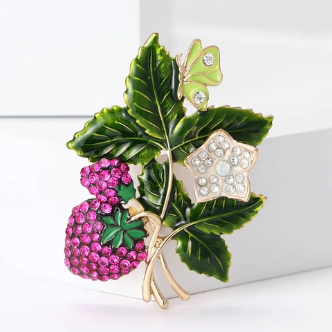 Exquisite Alloy Rhinestone Strawberry Butterfly Brooch For Women Cute Enamel Fruit Pin Fashion Corsage Accessories Jewelry Gift