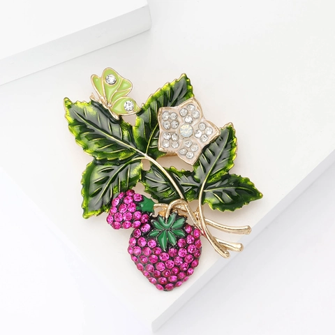 Exquisite Alloy Rhinestone Strawberry Butterfly Brooch For Women Cute Enamel Fruit Pin Fashion Corsage Accessories Jewelry Gift