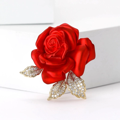 Elegante Spilla in Rame con Rosa Rossa e Zirconia per Donna Smalto Opaco Placcato Oro Spilla Floreale per Abiti Cappotti
