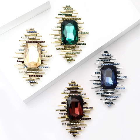 Vintage Palace Style Rectangular Rhinestone Brooch For Women High Grade Palace Aesthetic Geometric Inlaid Brooch Pin For Suit
