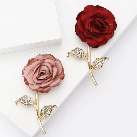 Elegant Alloy Satin Rose Flower Brooch Pin For Women With Rhinestone Leaves Vintage Gold Tone Floral Breastpin Jewelry Accessory