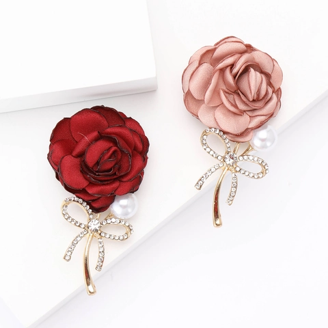 Elegante Spilla a Forma di Rosa in Raso di Lega per Donna Con Fiocco di Strass e Perla Artificiale Accessori di Moda Spilla