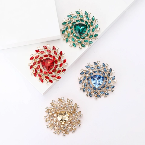 Elegant Alloy Rhinestone Starry Sky Brooch For Women Radiant Sunburst Design Corset Pin For Suits Coats Fashion Jewelry