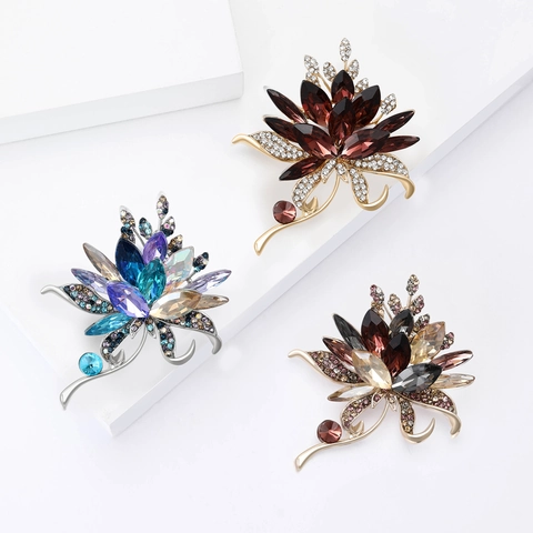 Vintage Alloy Rhinestone Flower Brooch For Women Elegant Banquet Bouquet Floral Pin Brooch Wedding Party Apparel Accessories