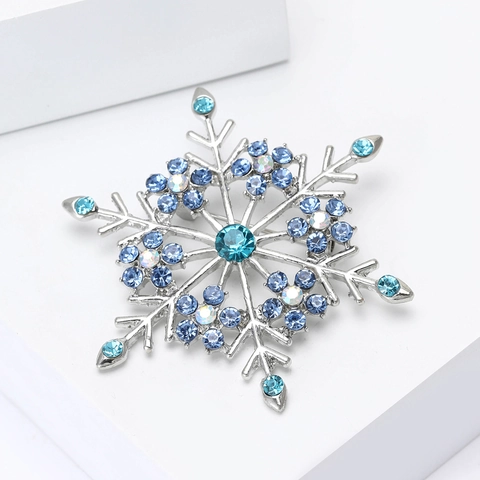 Squisita Spilla a Fiocco di Neve in Lega di Strass Elegante Contrasto Blu Argento Corsage Accessorio per Donna Natale Gioielli
