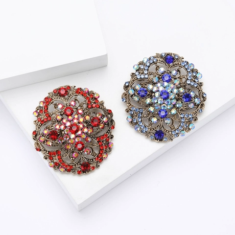 Spilla Vintage Barocca in Lega con Strass per Donna Oro Antico Traforato Floreale Stile Palazzo Reale Spilla Rotonda Gioielli