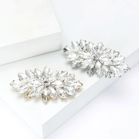 Vintage Palace Style Alloy Rhinestone Brooch Elegant Luxury Flower Shape Corsage For Women Suit Accessories Wedding Jewelry Gift