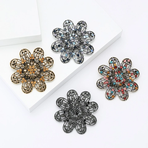 Vintage Hollow Flower Rhinestone Brooch Elegant Alloy Floral Breastpin For Women Suit Shirt Accessories Wedding Party Jewelry