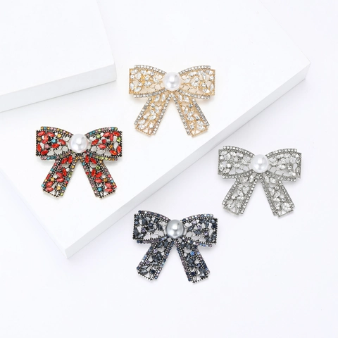 Vintage Legering Strik Broche Met Strass En Kunstparel Elegante Holle Corsage Speld Voor Dames Jurk Accessoire Geschenk