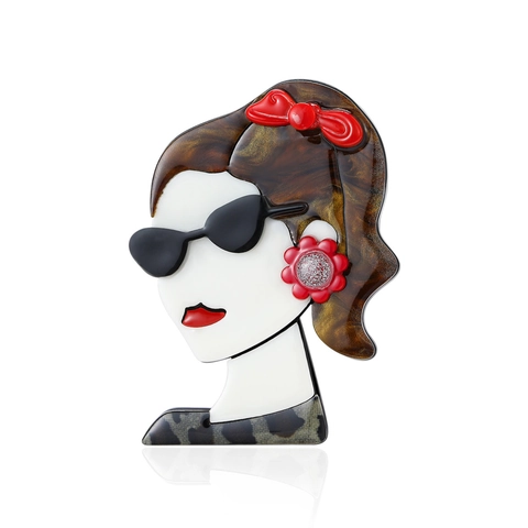 Vintage Pop Art Acrylic Sunglasses Girl Brooch For Women Leopard Print Bow Fashion Lapel Pin Accessory Jewelry Brown