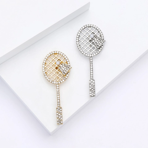 Kreative Legierung Tennisschläger Brosche Pin Mit Strass Künstliche Perle Eingelegt Elegante Sportliche Anzug Reversnadel Zubehör