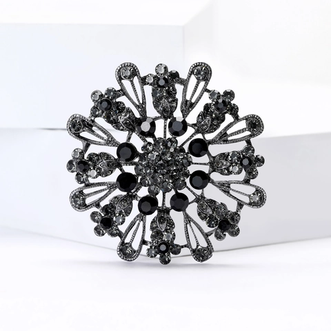Vintage Alloy Rhinestone Hollow Flower Brooch For Women Sun Snowflake Shape Pins For Wedding Banquet Elegant Jewelry Gift
