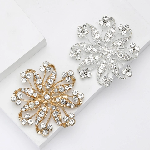 Eleganter Legierung Strass Hohl Blume Brosche Für Damen Funkelndes Kristall Glas Eingelegt Anzug Mantel Deko Schmuck Geschenk