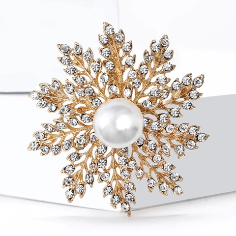 Vintage Alloy Snowflake Brooch With Large Imitation Artificial Pearl And Rhinestones Elegant Fashion Jewelry Accessories Pin For Women Gift