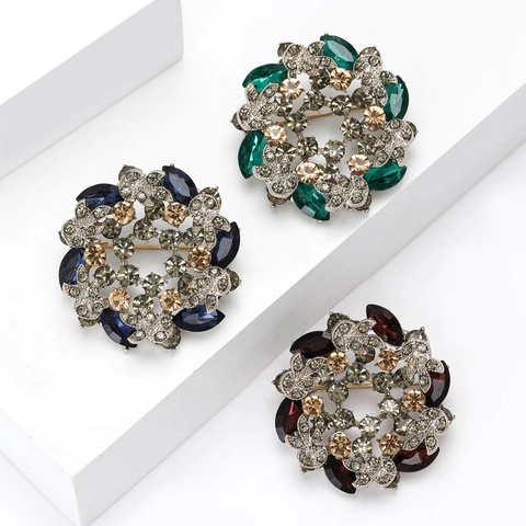 Vintage Alloy Rhinestone Flower Brooch For Women Elegant Floral Bauhinia Round Lapel Pin Banquet Wedding Daily Fashion Jewelry Accessories