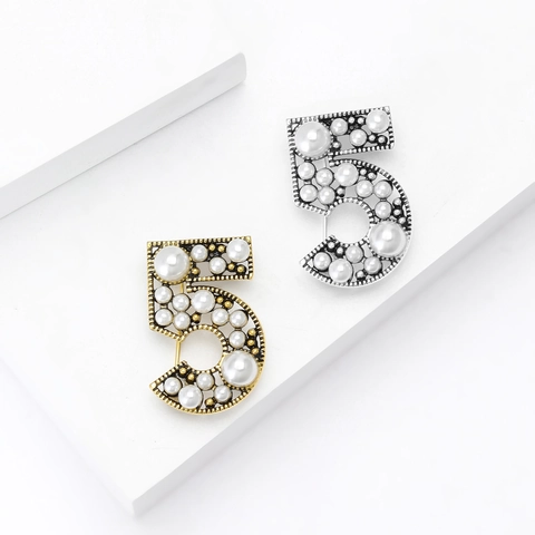 Lussuosa Spilla a Forma di Numero 5 in Lega Con Perla Artificiale Spilla Decorativa per Abbigliamento Vintage per Donna Gioielli