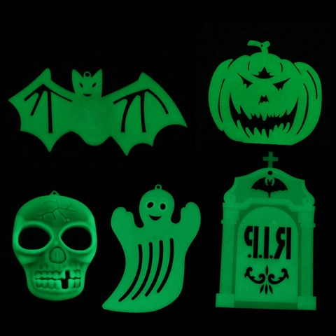 Decorazioni Appese Luminose di Halloween Fluorescenti al Buio in Plastica Teschio Pipistrello Zucca Fantasma Lapide Oggetti di Scena