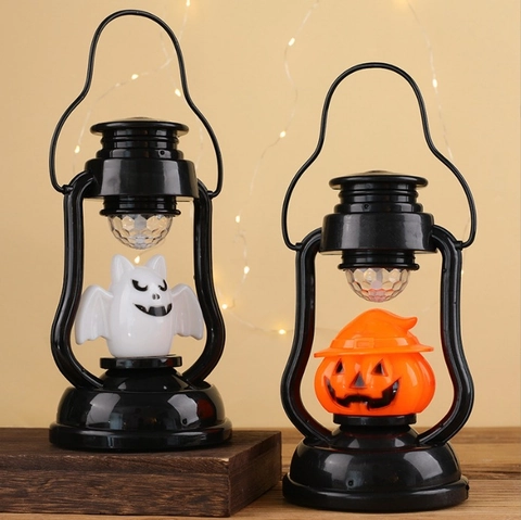 Lanterna LED di Halloween a Forma di Zucca e Pipistrello Lampada a Cherosene Retro Portatile Luce Decorativa per Casa Bar