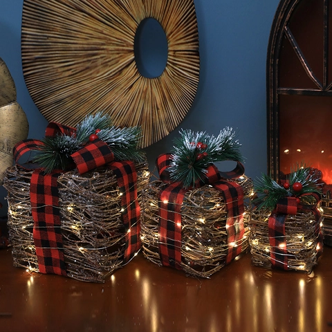 Weihnachten Beleuchtete Holz Rattan Geschenkboxen Mit Warmweißen LED-Lichtern Karo Bogen Kiefernnadeln Beeren Feiertagsdekoration