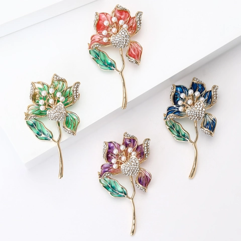 Mode Hibiscusbloem Broche Legering Emaille Gradiënt Imitatie Kunstparel Strass Speld Voor Vrouwen Dagelijks Banket Sieraden