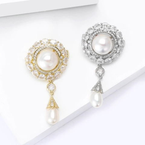Spilla in Rame con Perle d'Acqua Dolce Stile Palazzo Vintage Elegante Spilla Pendente a Fiore in Zirconia per Donna Gioielli
