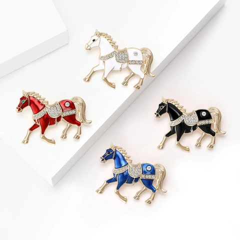 Exquisite Alloy Enamel Horse Brooch With Rhinestone Inlay Vintage Animal Lapel Pin For Women Suits Coats Party Jewelry