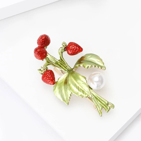 Vintage Alloy Enamel Strawberry Brooch With Faux Pearl Fruit Pin Fashion Green Leaf Red Berry Corsage For Women Jewelry