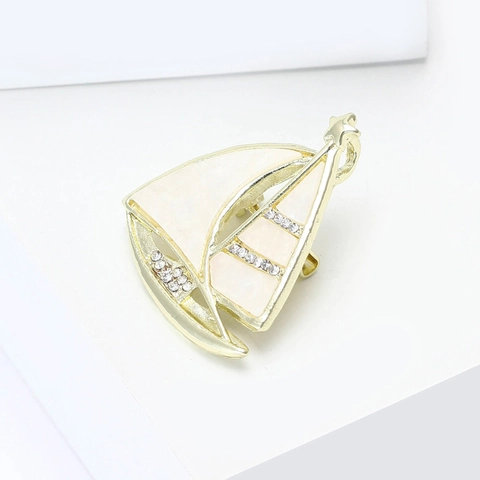 Fashion Alloy Sailboat Brooch With Shell Rhinestones Nautical Gold Plated Pin For Women Men Elegant Clothing Decoration