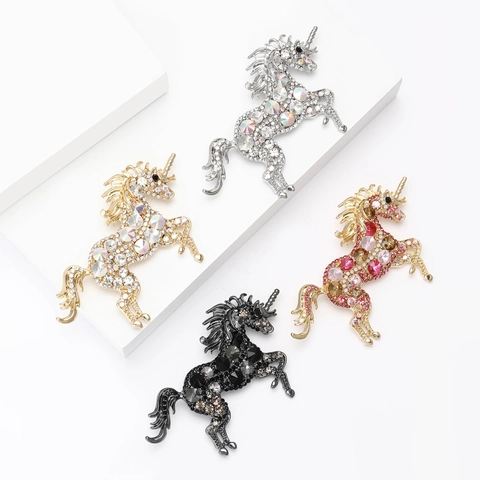 Elegante Legierung Einhorn Brosche mit Strass für Damen Funkelndes Kristall Tier Brustnadel Mode Kleidung Accessoire Geschenk
