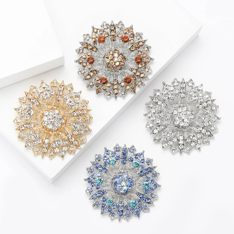 Exquisite Hollow Rhinestone Flower Brooch Vintage Crystal Breastpin Elegant Alloy Floral Pin For Women Suit Coat Accessories