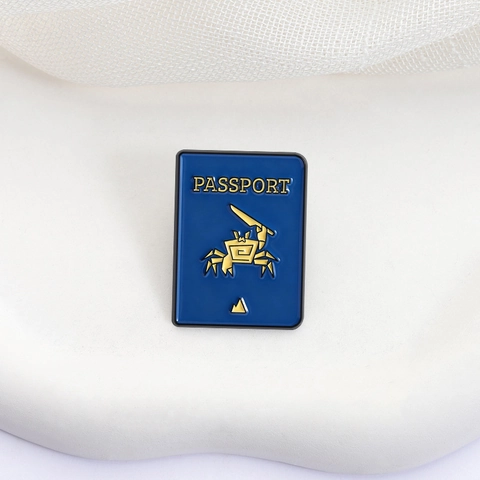 Pin de Esmalte de Pasaporte de Cangrejo Divertido Broche de Metal Azul Oscuro Creativo Insignia de Animal Lindo Accesorio