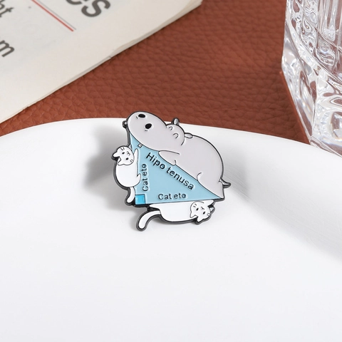 Süße Nilpferd Katze Mathematische Wortwitz Emaille Pin Zinklegierung Tier Brosche Lustige Geometrie Abzeichen Kreatives Kleidung Zubehör