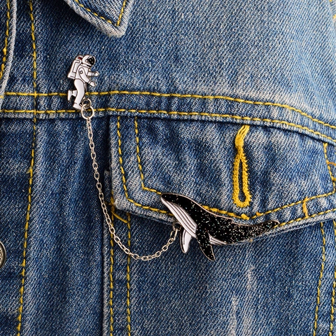 Japanse Cartoon Astronaut En Sterrenwalvis Emaille Broche Creatieve Legering Verbindingsketting Reversspeld Voor Kleding
