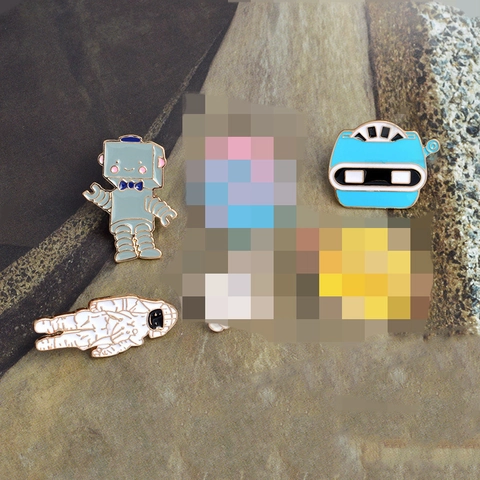 Creative Space Astronaut Robot Planet Enamel Brooch Pin Cartoon Alloy Drip Oil Badge Jewelry For Backpack Clothing Accessory Unisex