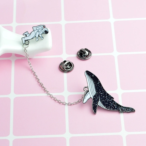 Japanse Cartoon Astronaut En Sterrenwalvis Emaille Broche Creatieve Legering Verbindingsketting Reversspeld Voor Kleding